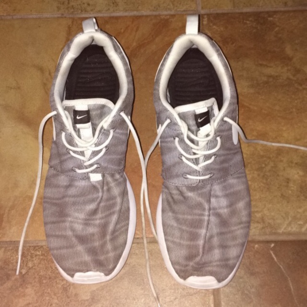 Gray Nike Roshe